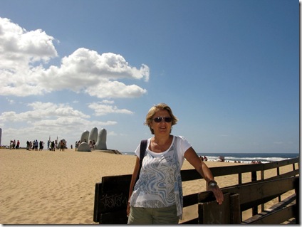 20130311 16'36 04 La mano en Punta del Este (3)