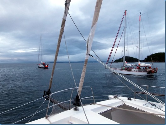 10 el convoy sale de Puerto Toro 10 el convoy sale de Puerto Toro