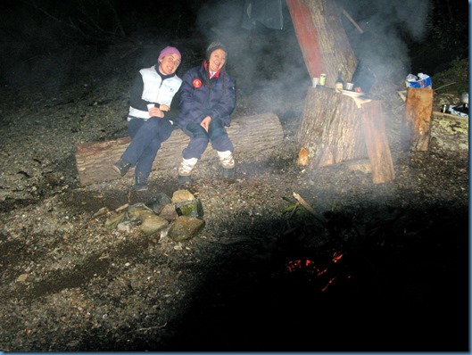 24 Noche en la hoguera y asadito