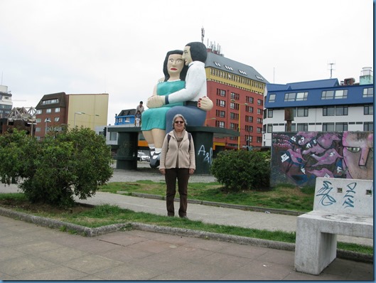 20150322 18'09 03 algunas vistas de Puerto Montt  Sentados frente al mar